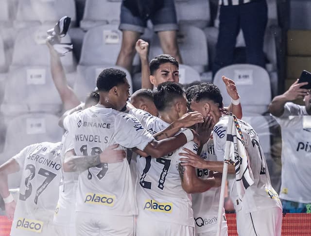 Santos vence o Ceará e se mantém na liderança da Série B