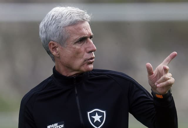 Demora por Luís Castro faz Santos avaliar outros técnicos