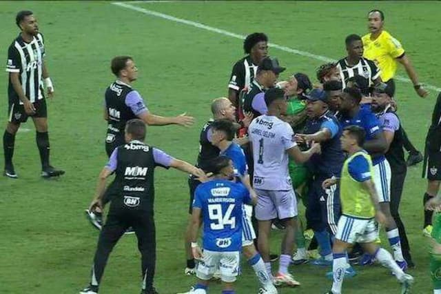 Kaio Jorge conquista primeiro título no profissional e revela desentendimento com Hulk