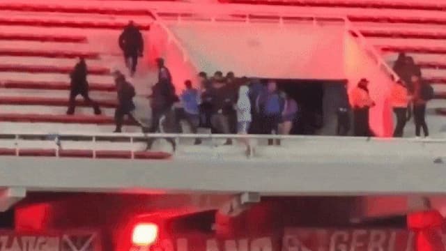 Conmebol elimina Independiente após briga com torcedores da La U na Sul-Americana