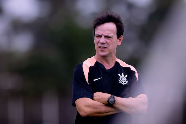 Corinthians inicia sequência intensa fora de casa antes de clássico