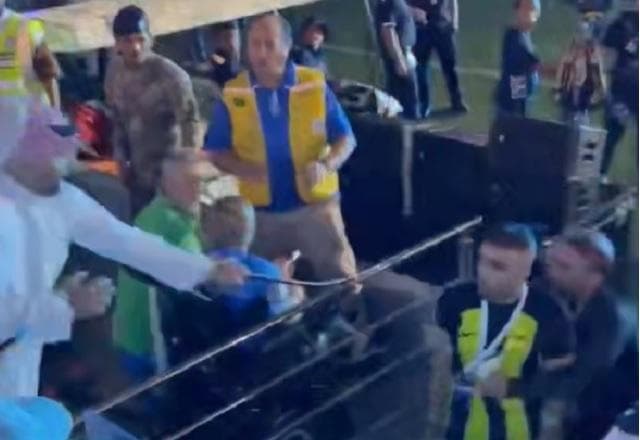 Jogador chicoteado por torcedor pode ser suspenso e pagar multa