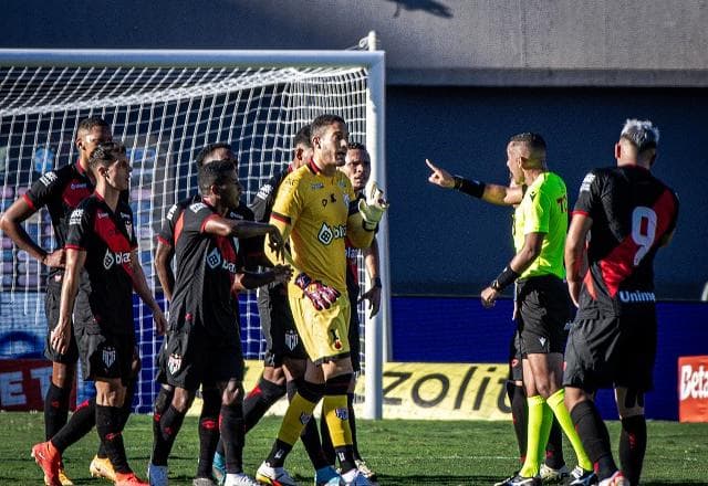 CBF manda para reciclagem três árbitros após primeira rodada do Brasileirão