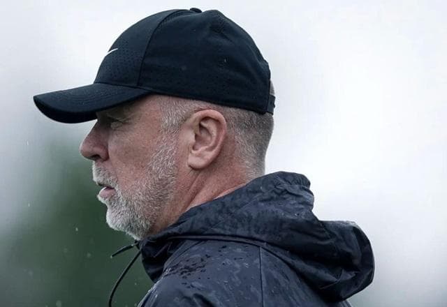 Fluminense anuncia contratação do técnico Mano Menezes