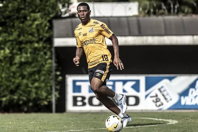 Ex-jogador do Santos sofre atentado a tiros no Equador