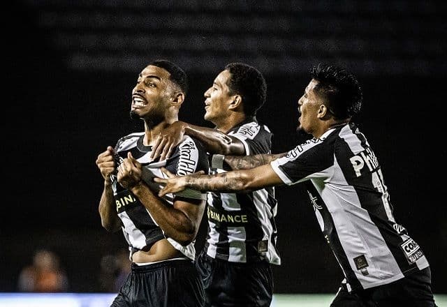 Brasileiros ficam entre os 10 melhores zagueiros em jogo aéreo do mundo