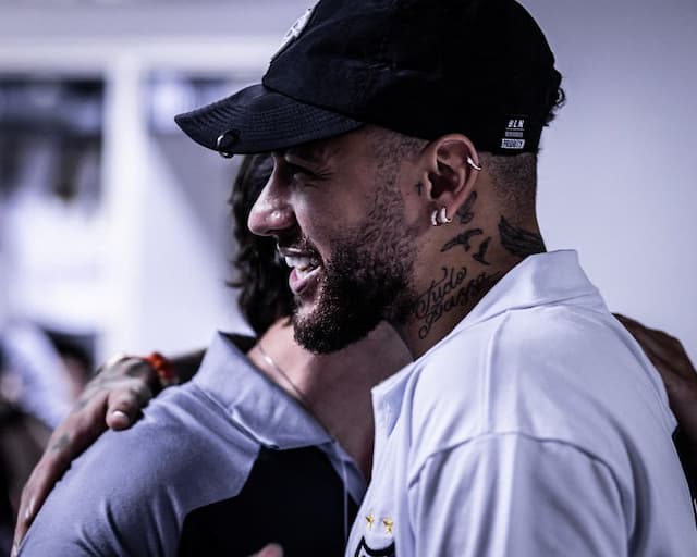 Neymar assume a eterna camisa 10 de Pelé: "Farei de tudo para honrar seu legado, Rei"