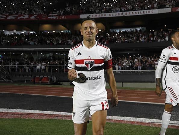 Rafinha confirma conversas com o São Paulo, mas nega acordo para cargo no futebol