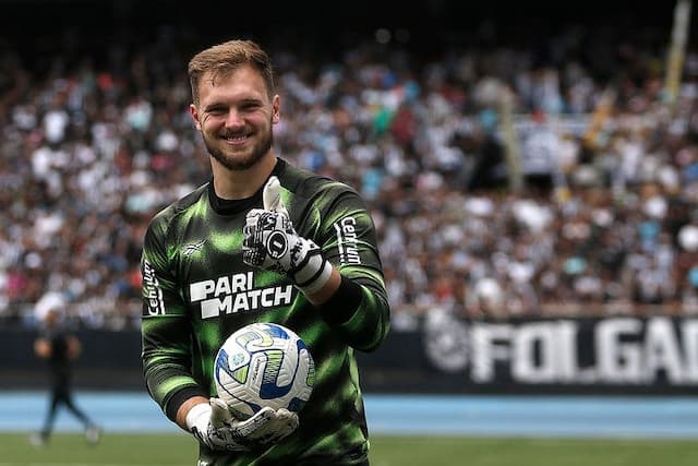 Lucas Perri aciona SAF Botafogo na Justiça e cobra R$ 2,8 milhões