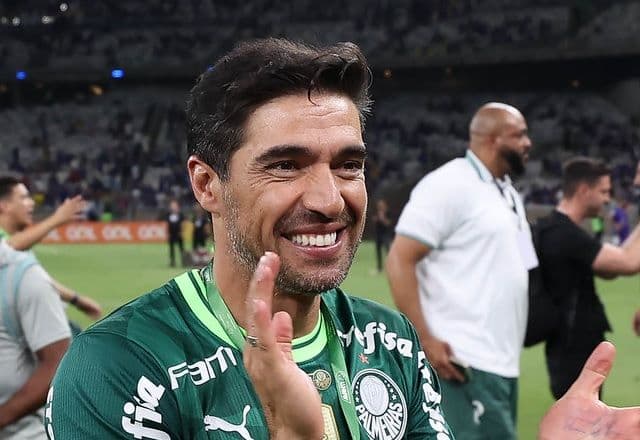 Jornal português detalha contrato milionário de Abel com o Palmeiras