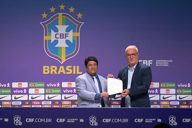 Dorival é apresentado e faz apelo por união: "Seleção do povo brasileiro"