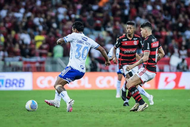 Flamengo defende longa escrita como mandante diante do Cruzeiro pelo Brasileirão