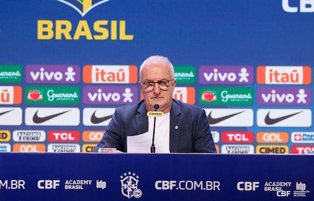 Dorival Jr. admite necessidade de "melhora rápida" na seleção brasileira