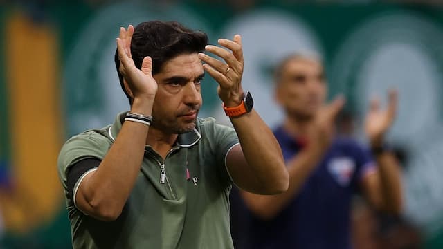 Abel Ferreira celebra quatro anos no Palmeiras: "Orgulho que não me cabe no peito"
