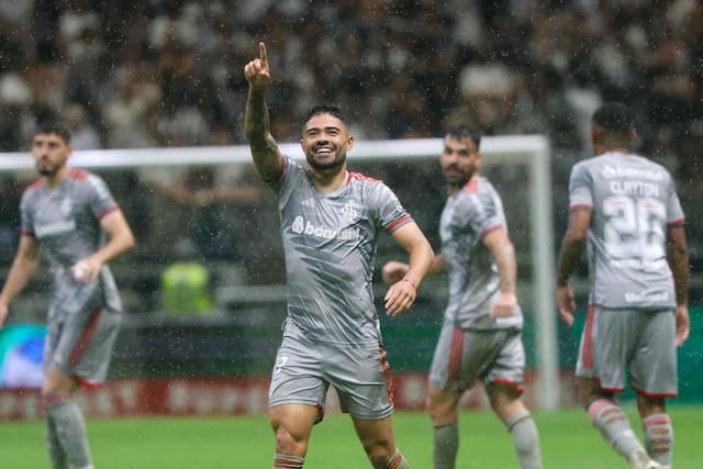 Internacional surpreende Atlético-MG e vence por 3 a 1 na Arena MRV