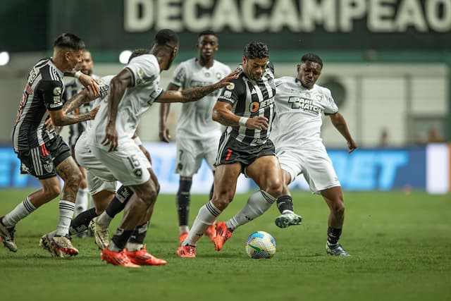 Botafogo empata com Atlético-MG e vê Palmeiras se aproximar na tabela