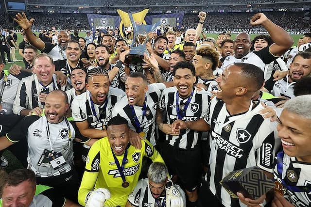 Botafogo tricampeão; confira os maiores campeões Brasileiros