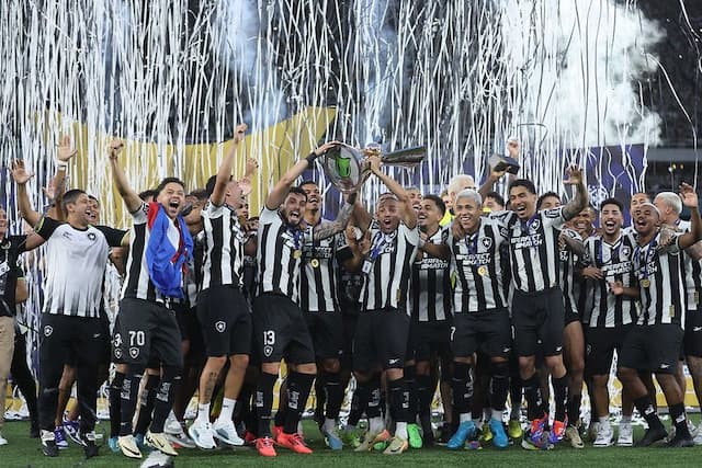 Botafogo é campeão e quebra jejum; veja quem está na fila do Brasileiro