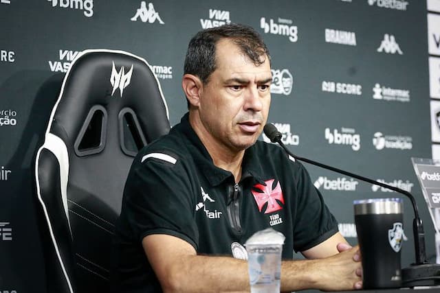 Carille elogia reação do Vasco e pede apoio da torcida mesmo nos momentos difíceis