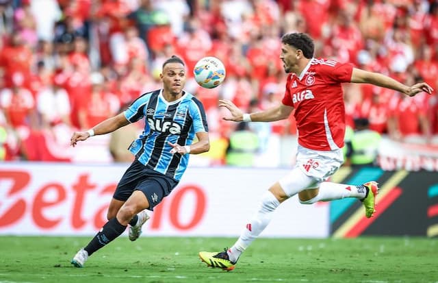 Grêmio x Internacional: prováveis escalações, onde assistir ao vivo e desfalques
