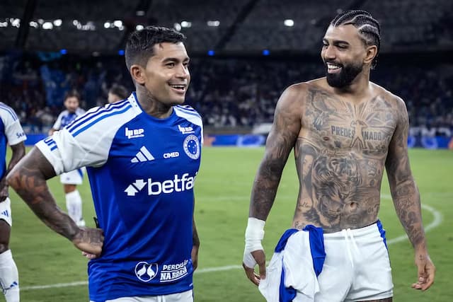 Leonardo Jardim explica Gabigol e Dudu no banco no Cruzeiro: "Não se joga só com bola"