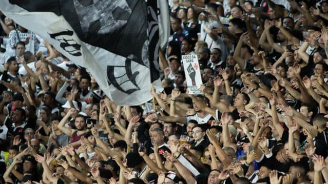 Vasco cede empate ao Grêmio e ouve protestos em São Januário