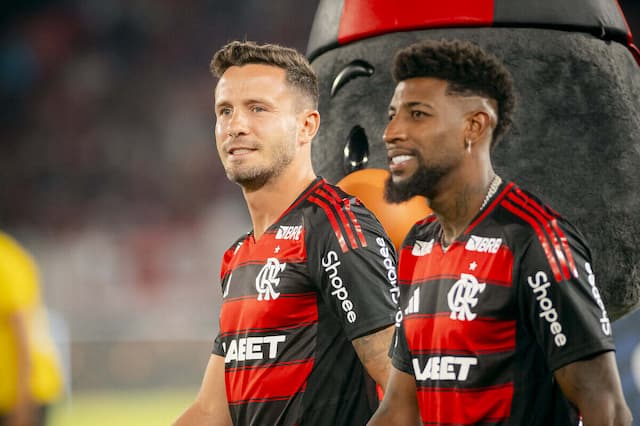 Saúl e Emerson Royal são apresentados à torcida do Flamengo no Maracanã