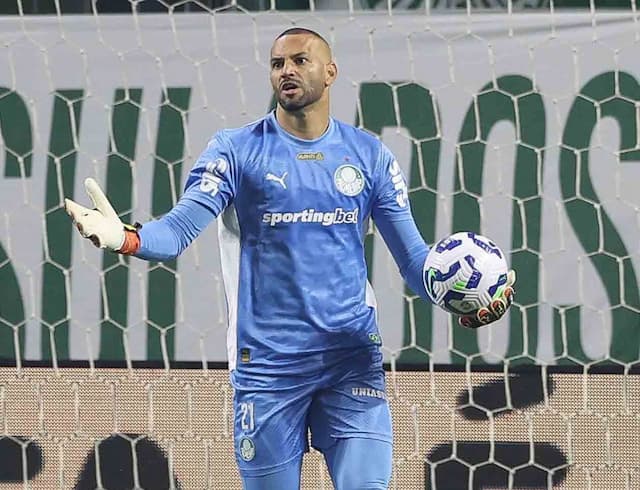 Palmeiras libera Weverton sem custos para assinar com o Grêmio