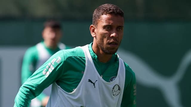 Marcos Rocha, do Palmeiras, acerta com o Grêmio