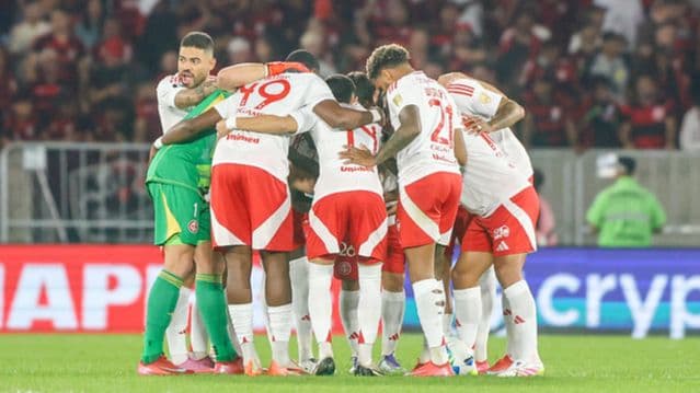 Tiago Leifert critica ataque do Internacional após derrota para o Flamengo