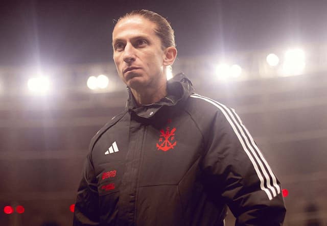Filipe Luís mantém cautela sobre renovação com Flamengo