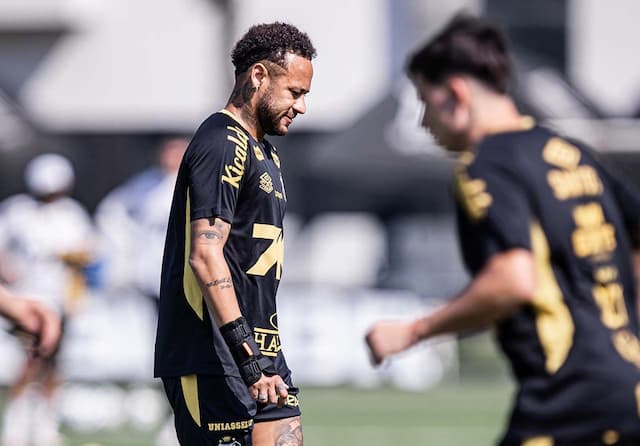 Presidente do Santos adota cautela sobre renovação de Neymar