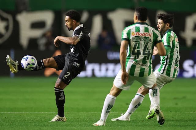 Ancelotti corta Vanderson e convoca Vitinho, do Botafogo, para a seleção brasileira