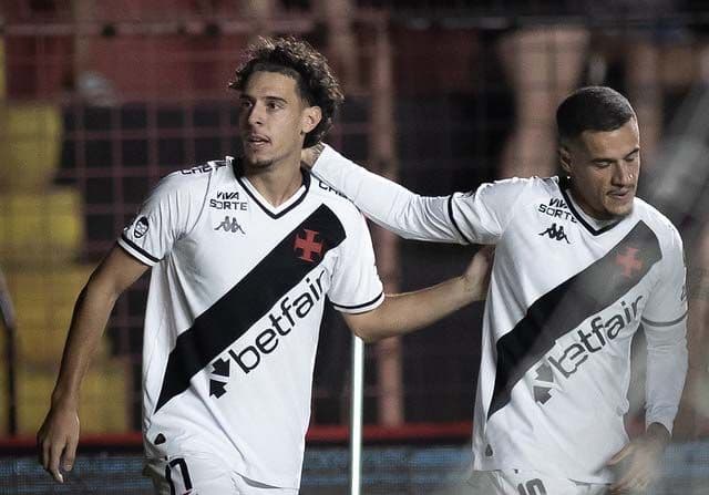 Parceiros no Vasco, Nuno Moreira brinca sobre "arremate" de Coutinho