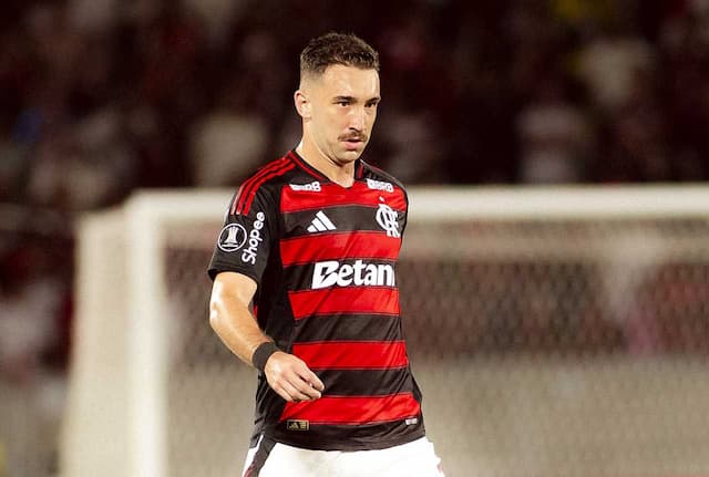 Léo Ortiz sente dores no pé direito e é substituído no primeiro tempo