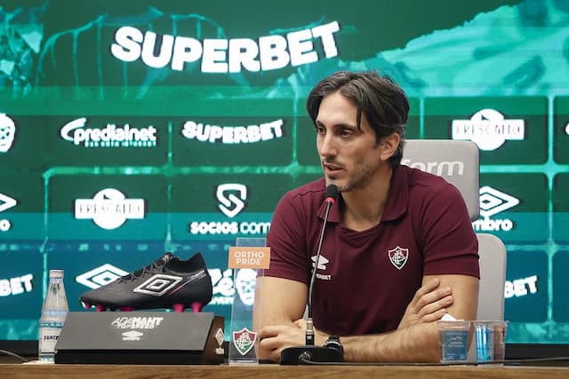 Fluminense apresenta Zubeldía como novo técnico após saída de Renato