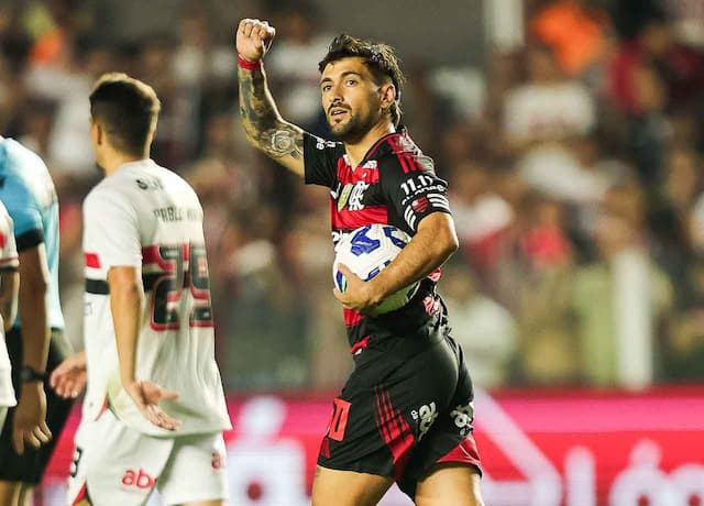Arrascaeta se torna maior artilheiro estrangeiro do Flamengo