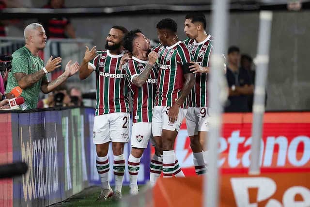 Fluminense vence o líder Flamengo e entra no G-6 do Brasileirão