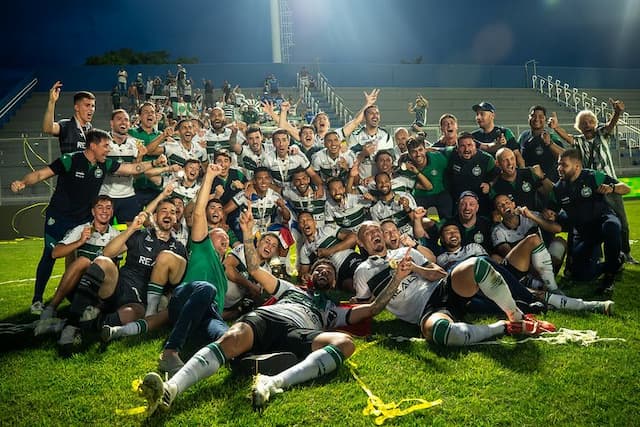 Estudiantes, campeão argentino, ganha menos que vencedor da Série B