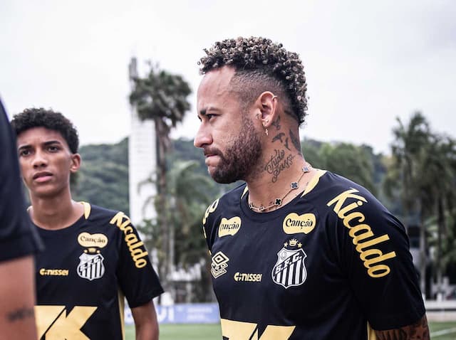Neymar é preservado de treino do Santos e Tiquinho inicia tratamento