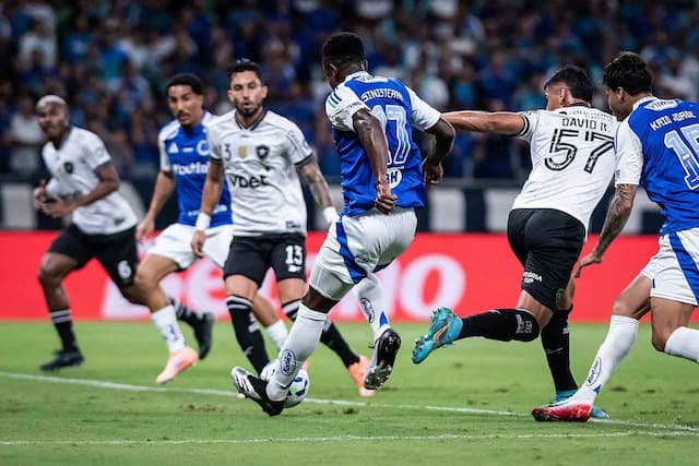 Botafogo arranca empate com o Cruzeiro e mantém vivo o sonho da fase de grupos da Libertadores