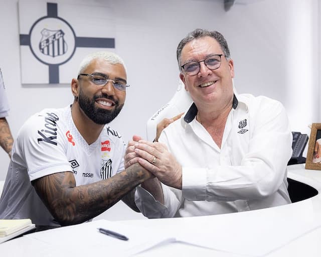 Gabigol é apresentado pelo Santos e declara: "Maior time da terra"