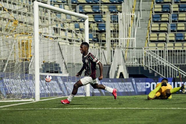 Nos pênaltis, Fluminense vence o Referência e avança na Copinha