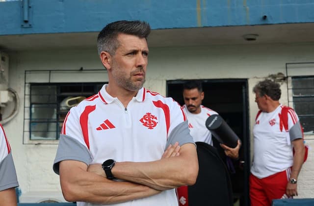 Pezzolano faz alerta sobre vantagem: "Sair como se estivesse empatado"