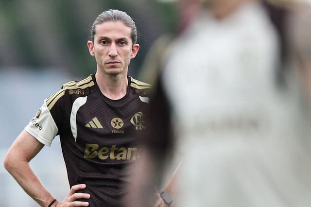 Filipe Luís nega ter relativizado racismo contra Vini Jr.