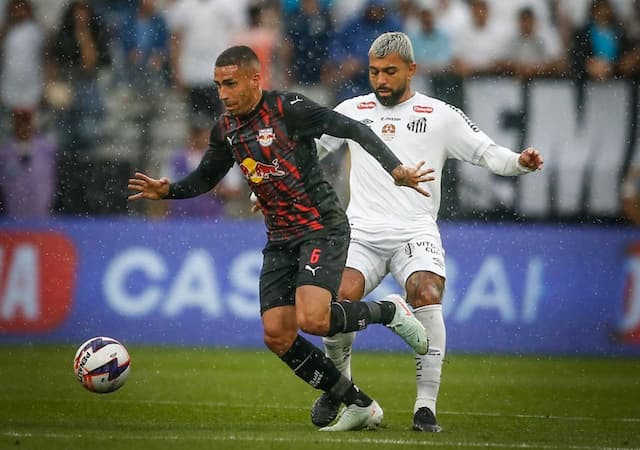 Sob vaias, Santos não sai do empate com o Bragantino