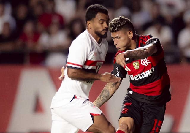 São Paulo vira sobre o Flamengo e começa bem o Brasileirão