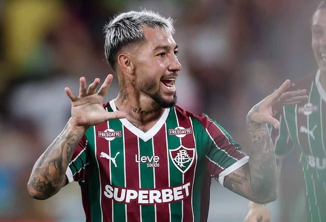Lucho Acosta decide com pintura, Fluminense bate o Botafogo e assume a vice-liderança