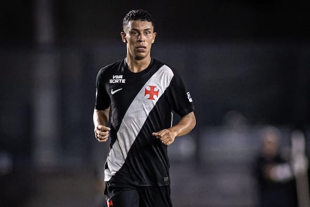 Rojas não acredita em disputa por posição com Coutinho: "Ele é referência"