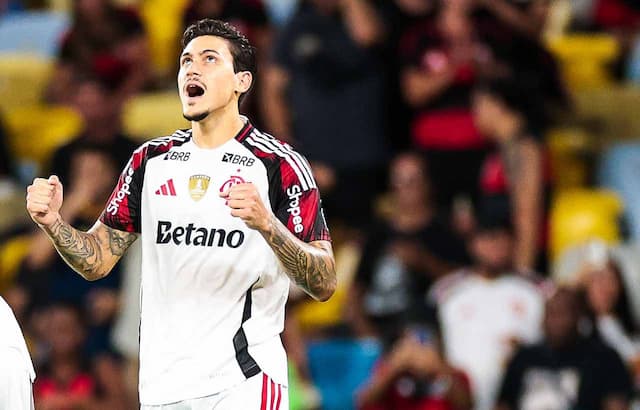 Pedro faz quatro e se aproxima de Gabigol na artilharia do Flamengo